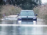 暴雨天气下预防永远是第一位千万不要强行涉水！驾驶